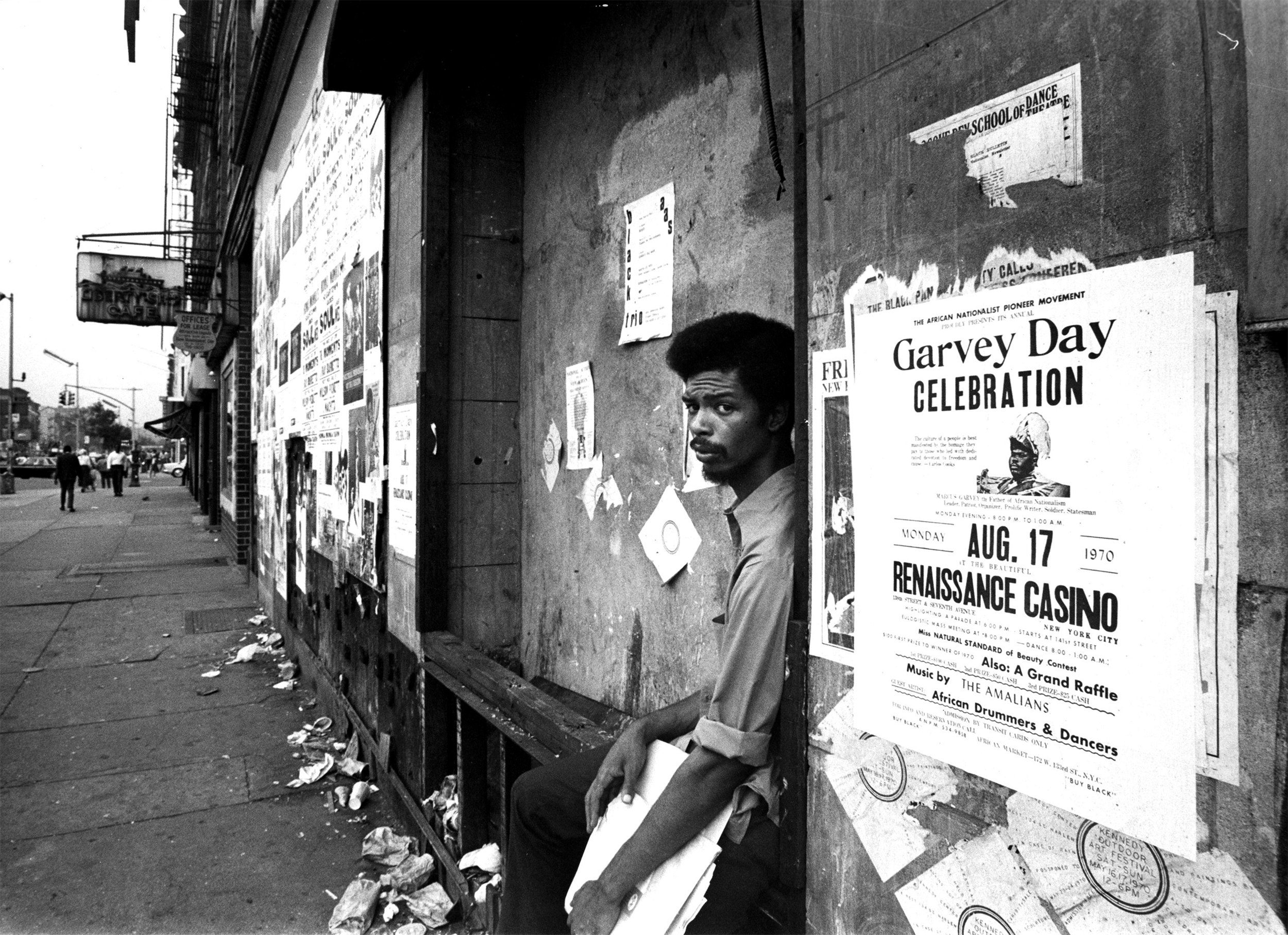 Gil Scott-Heron during the <i>Small Talk at 125th and Lenox</i> cover shoot. Photo by Chuck Stewart.